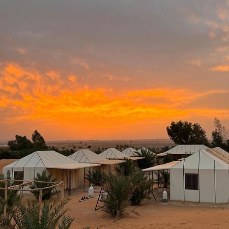 Готель Mirage Luxury Camp Мерзуга Екстер'єр фото